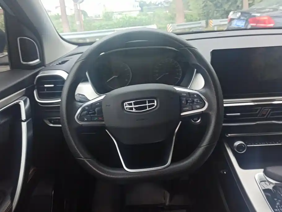 Geely Binyue — фото 15