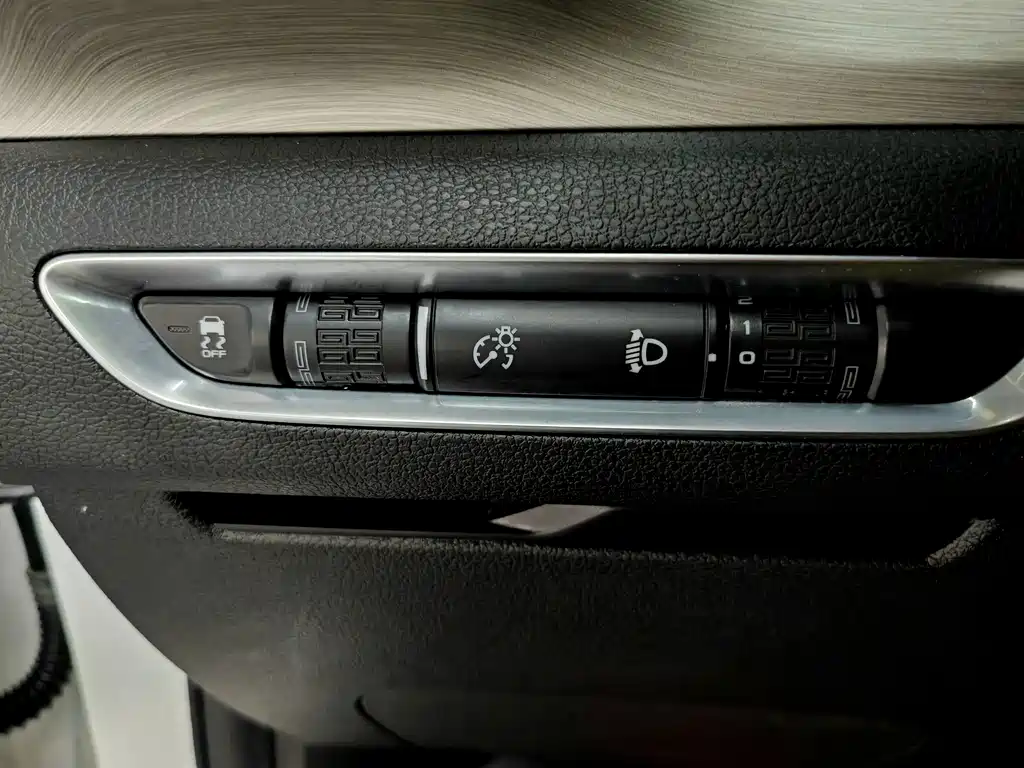 Geely Binyue — фото 16