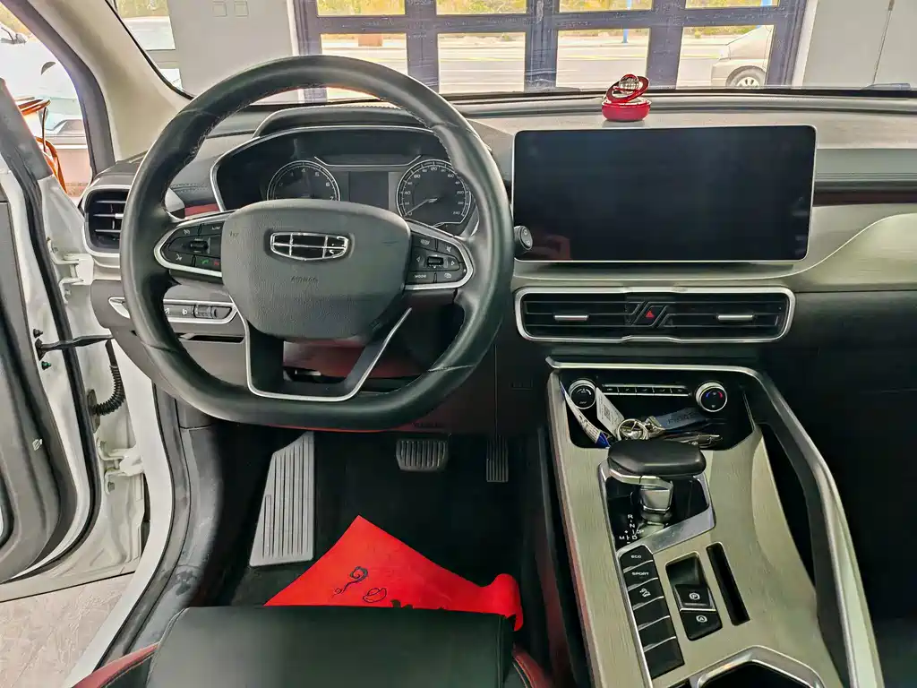 Geely Binyue — фото 10