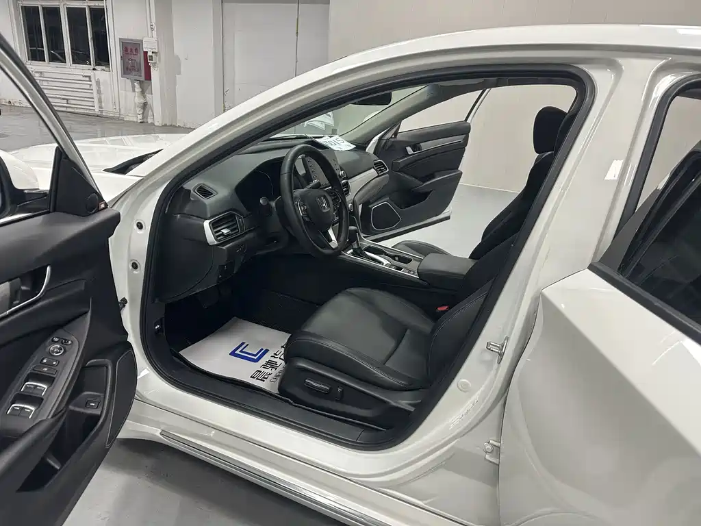 Honda Accord — фото 11