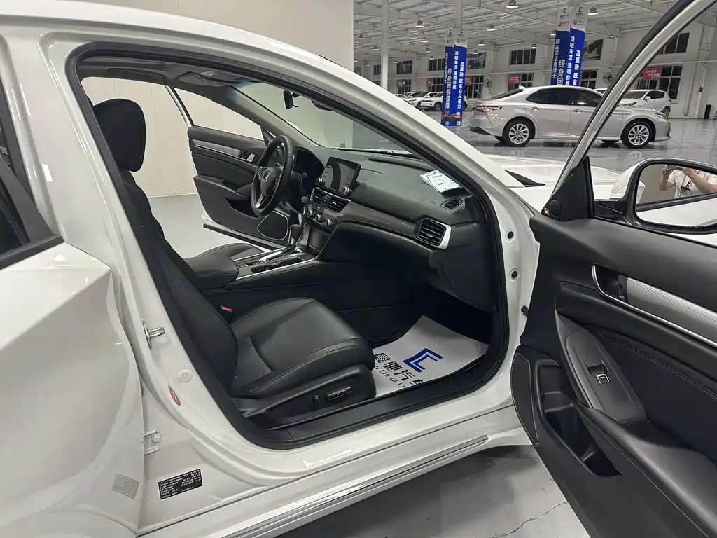 Honda Accord — фото 13