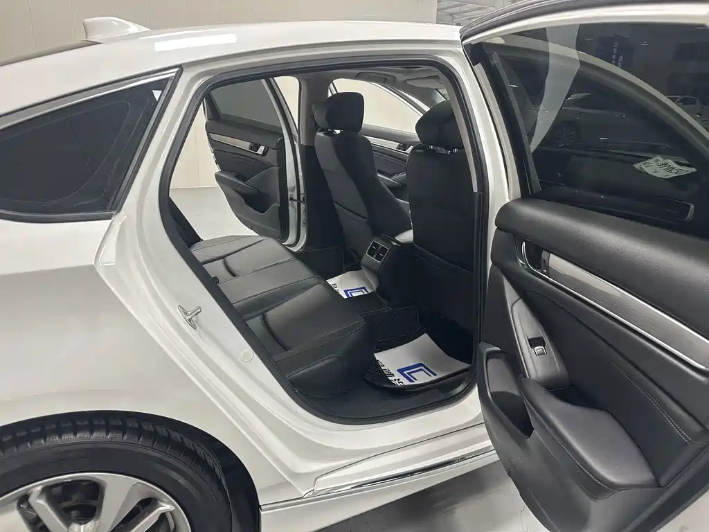 Honda Accord — фото 14