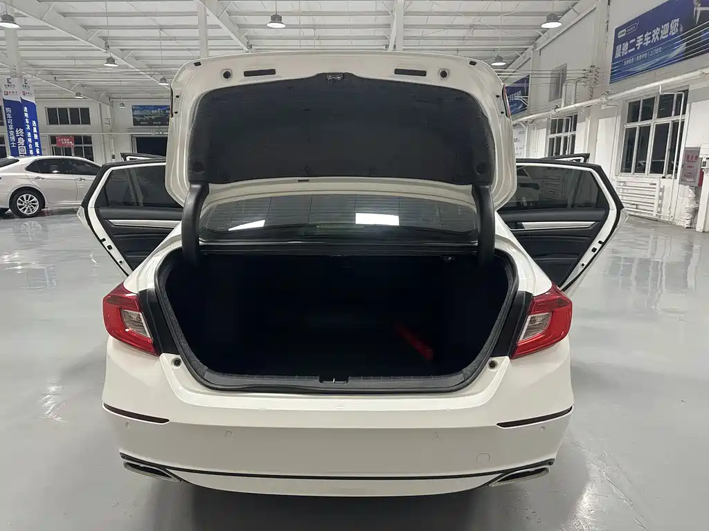Honda Accord — фото 15