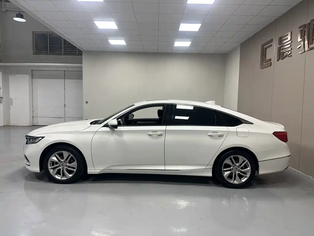 Honda Accord — фото 7