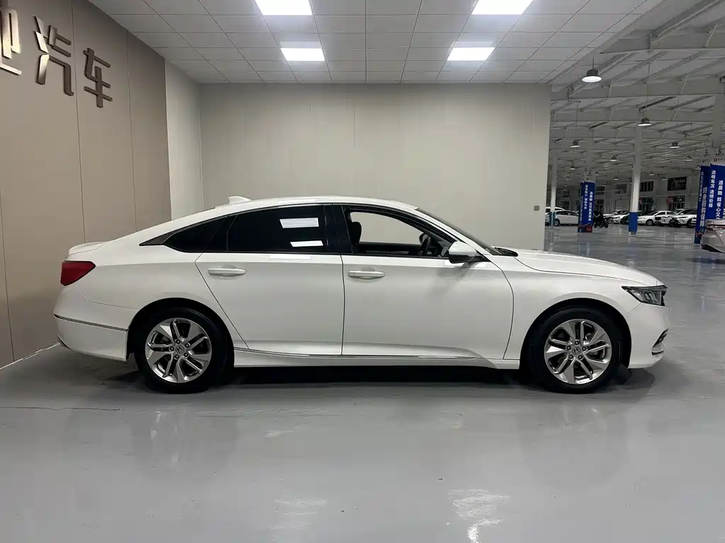 Honda Accord — фото 8