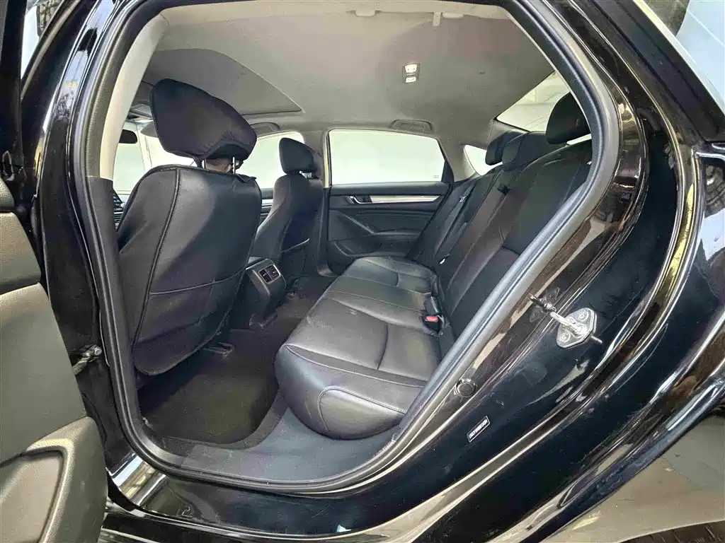 Honda Accord — фото 6