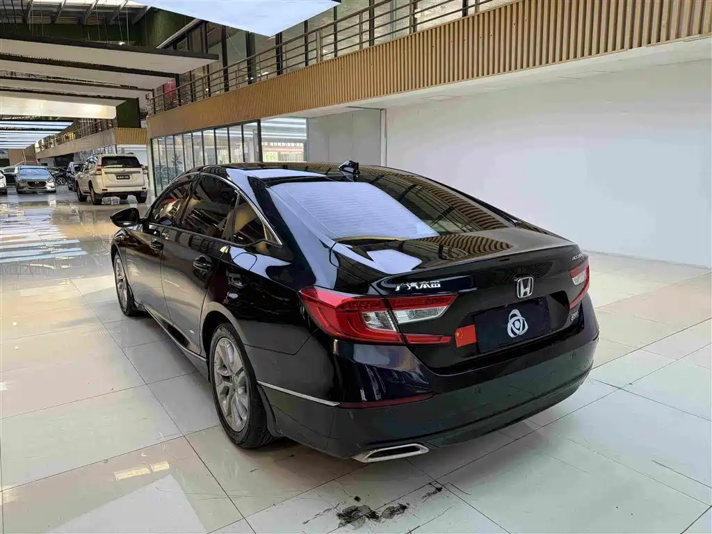 Honda Accord — фото 7