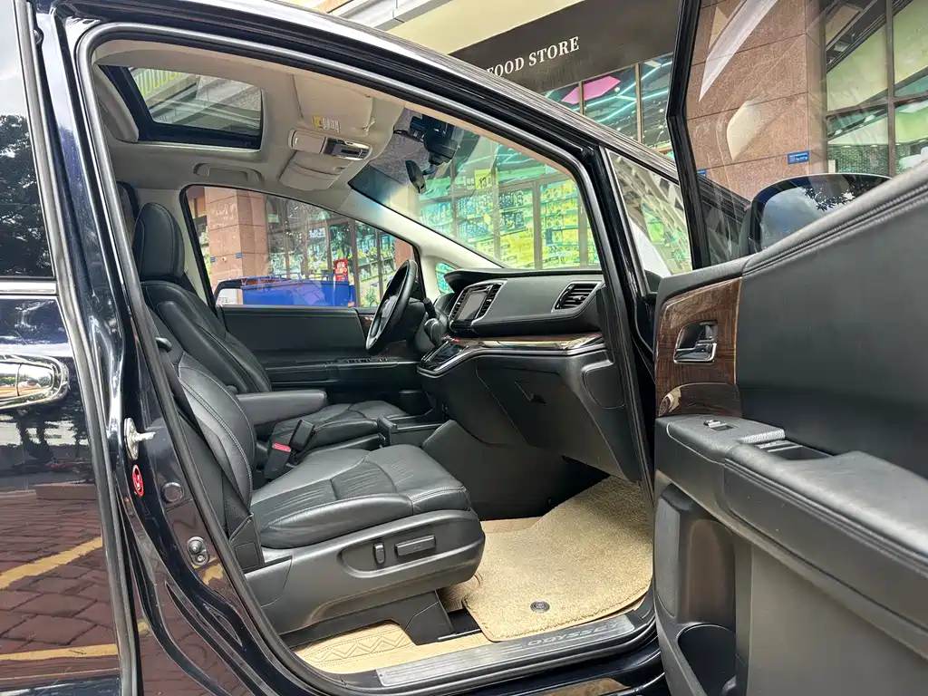 Honda Odyssey — фото 10