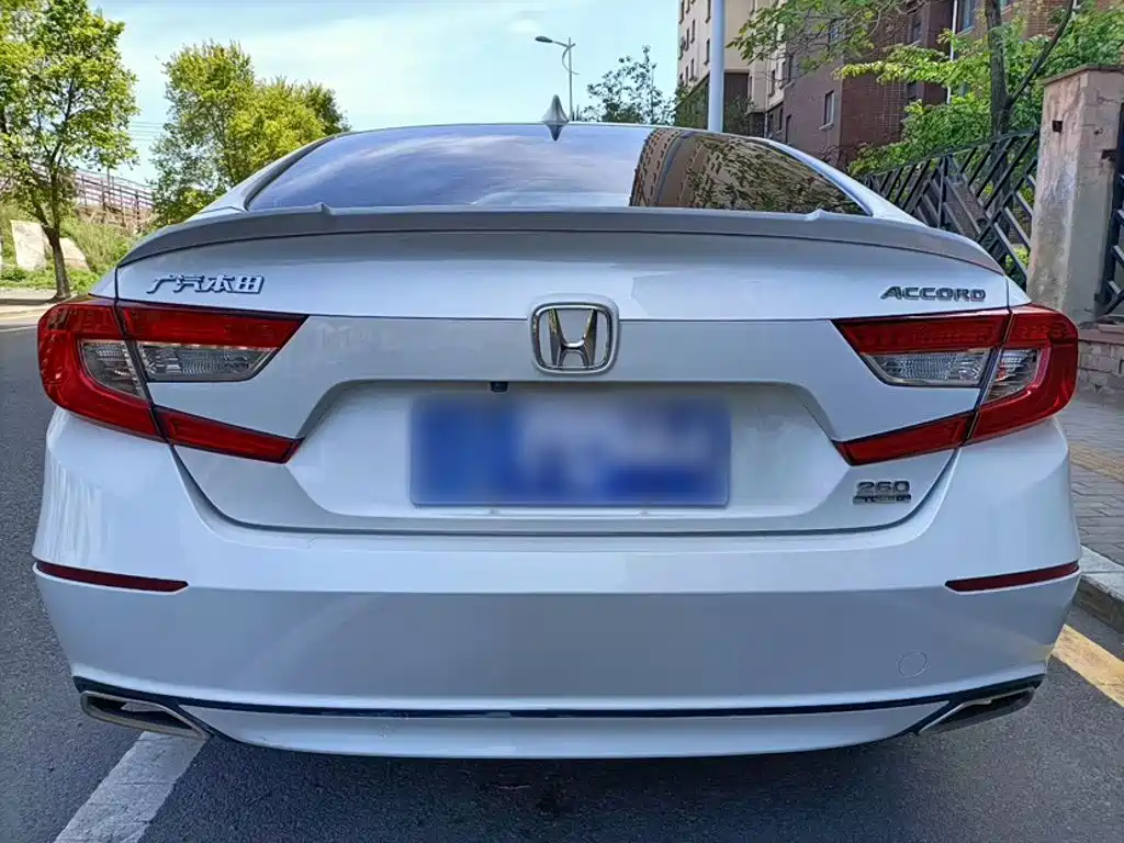 Honda Accord — фото 11