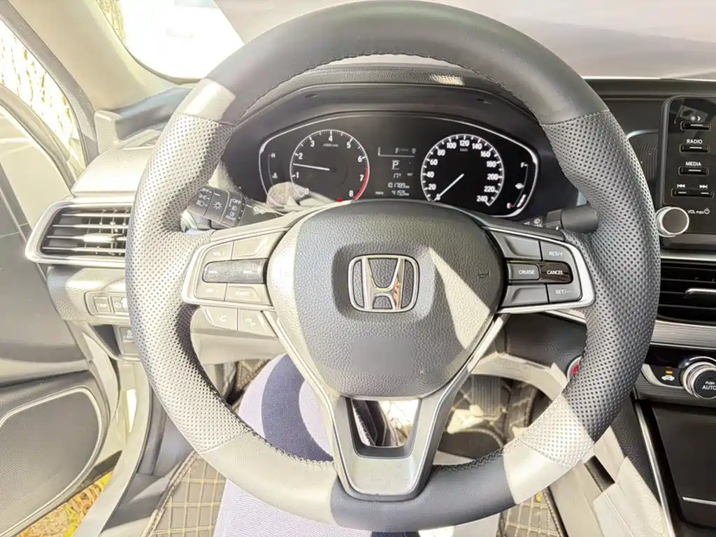 Honda Accord — фото 13