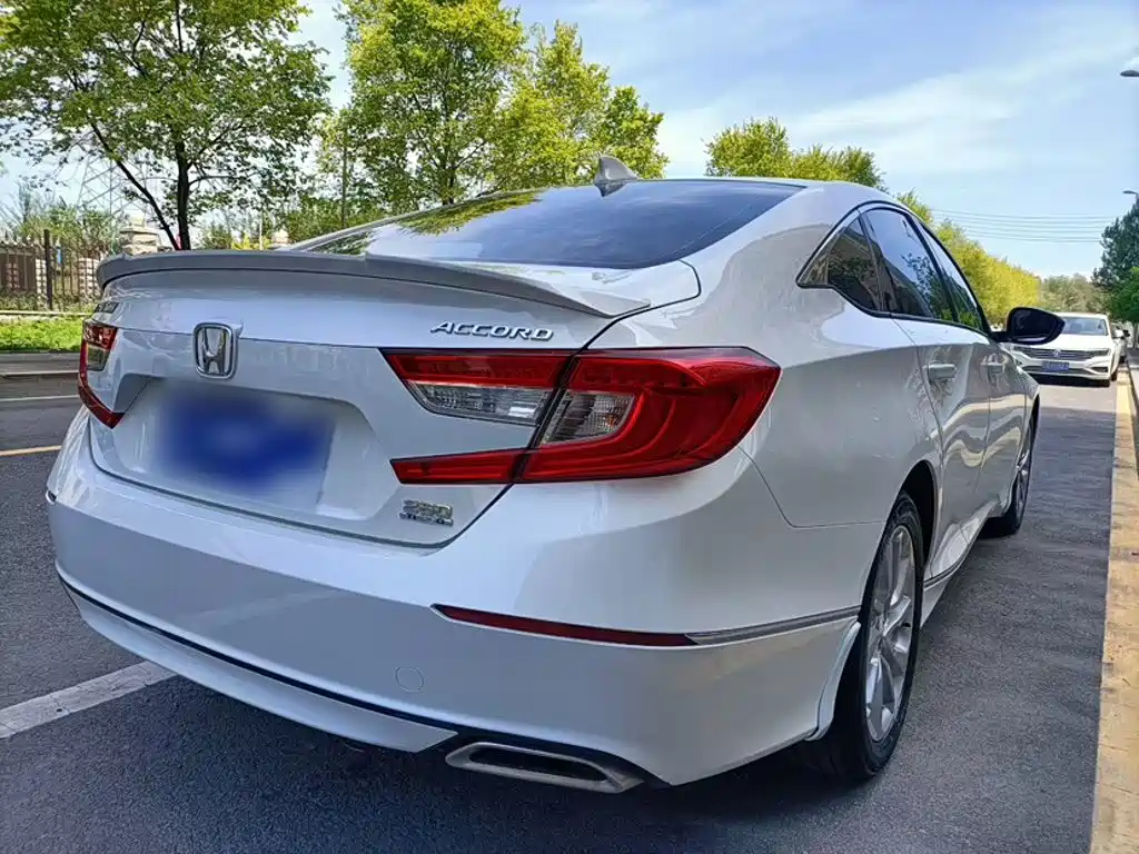 Honda Accord — фото 7