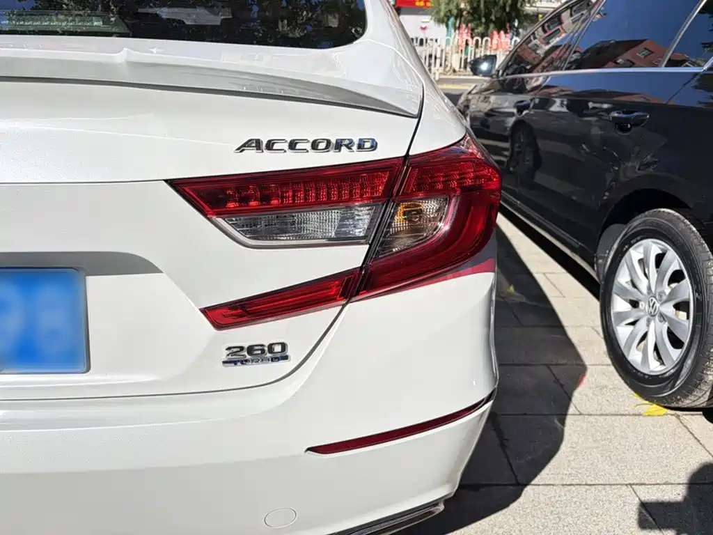 Honda Accord — фото 8