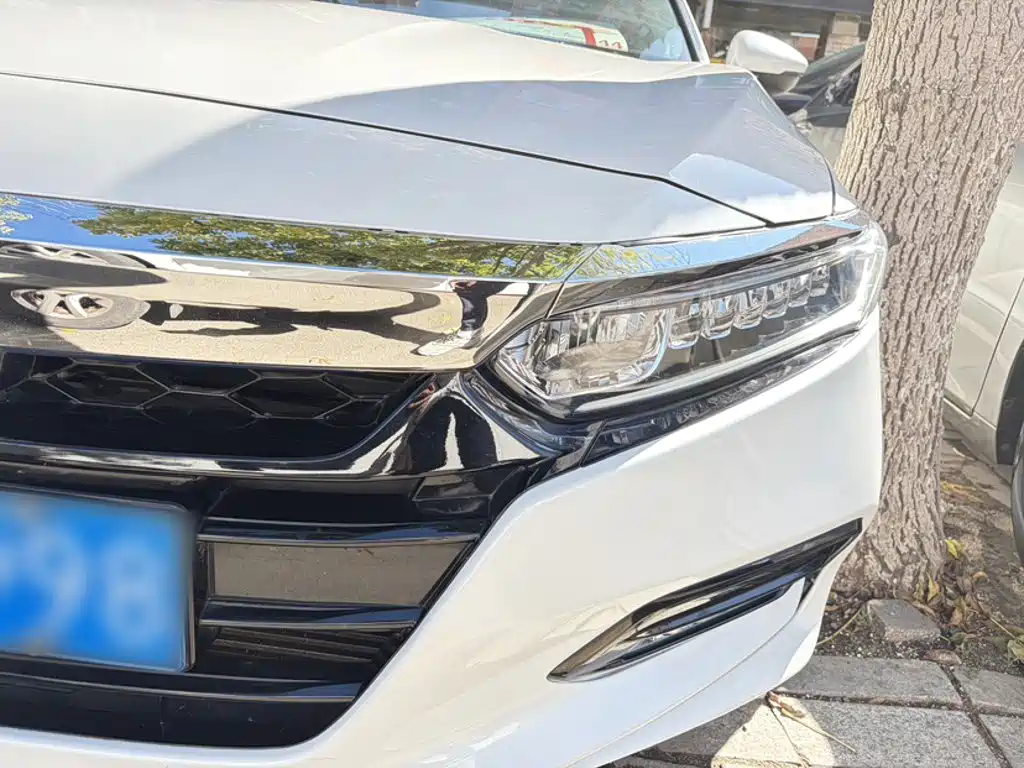 Honda Accord — фото 10