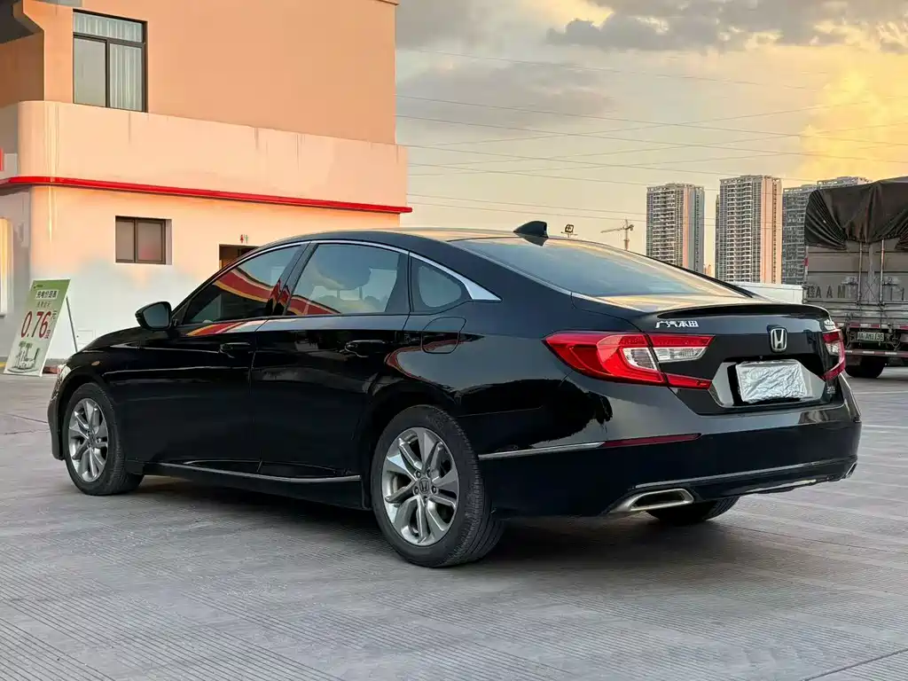Honda Accord — фото 6