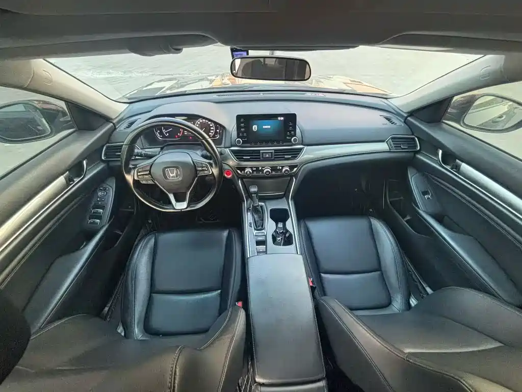Honda Accord — фото 7