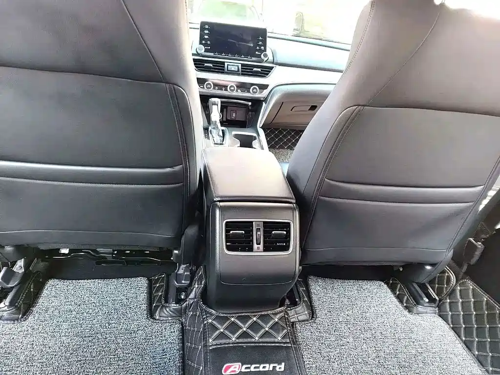 Honda Accord — фото 11