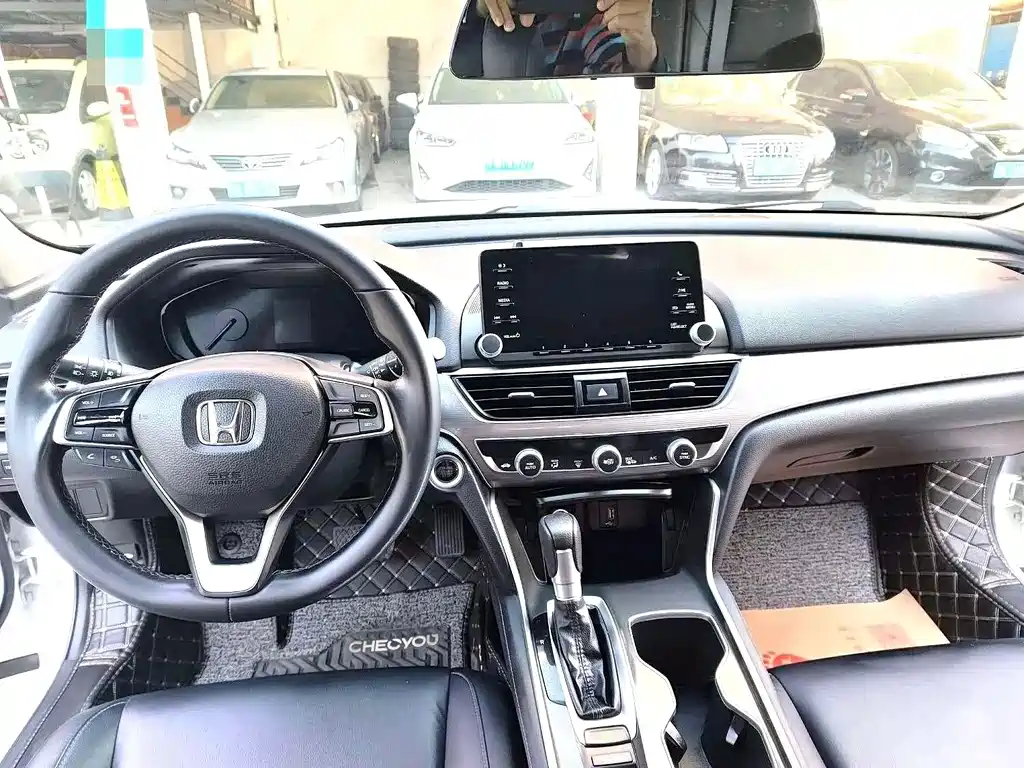 Honda Accord — фото 10