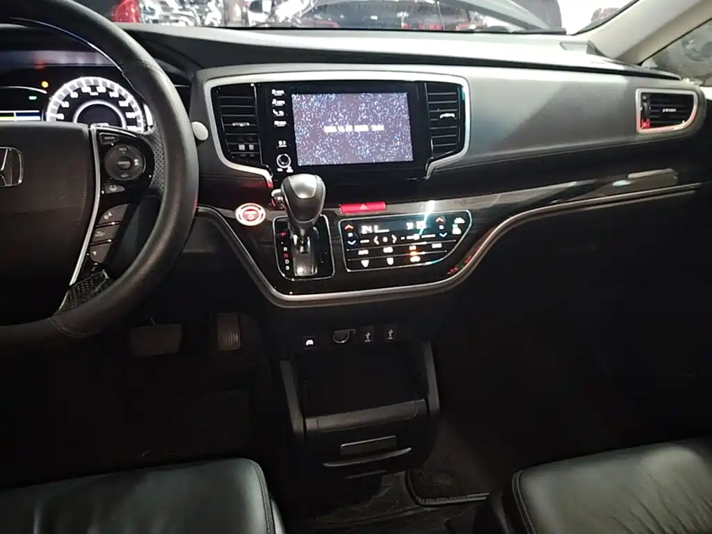 Honda Odyssey — фото 13