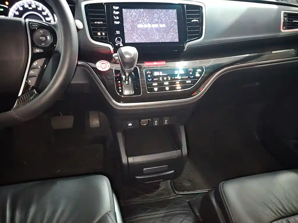 Honda Odyssey — фото 14