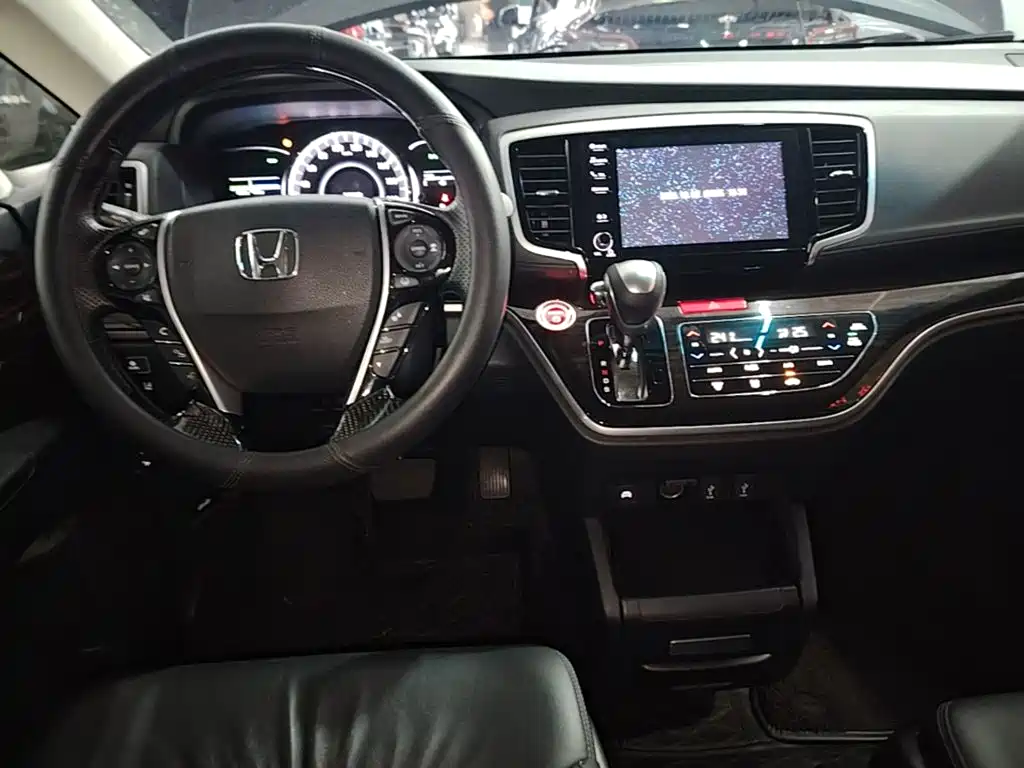 Honda Odyssey — фото 10