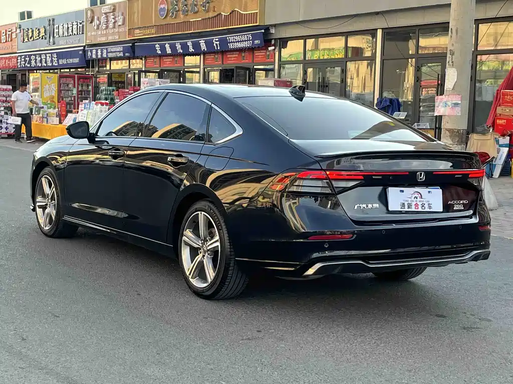 Honda Accord — фото 8
