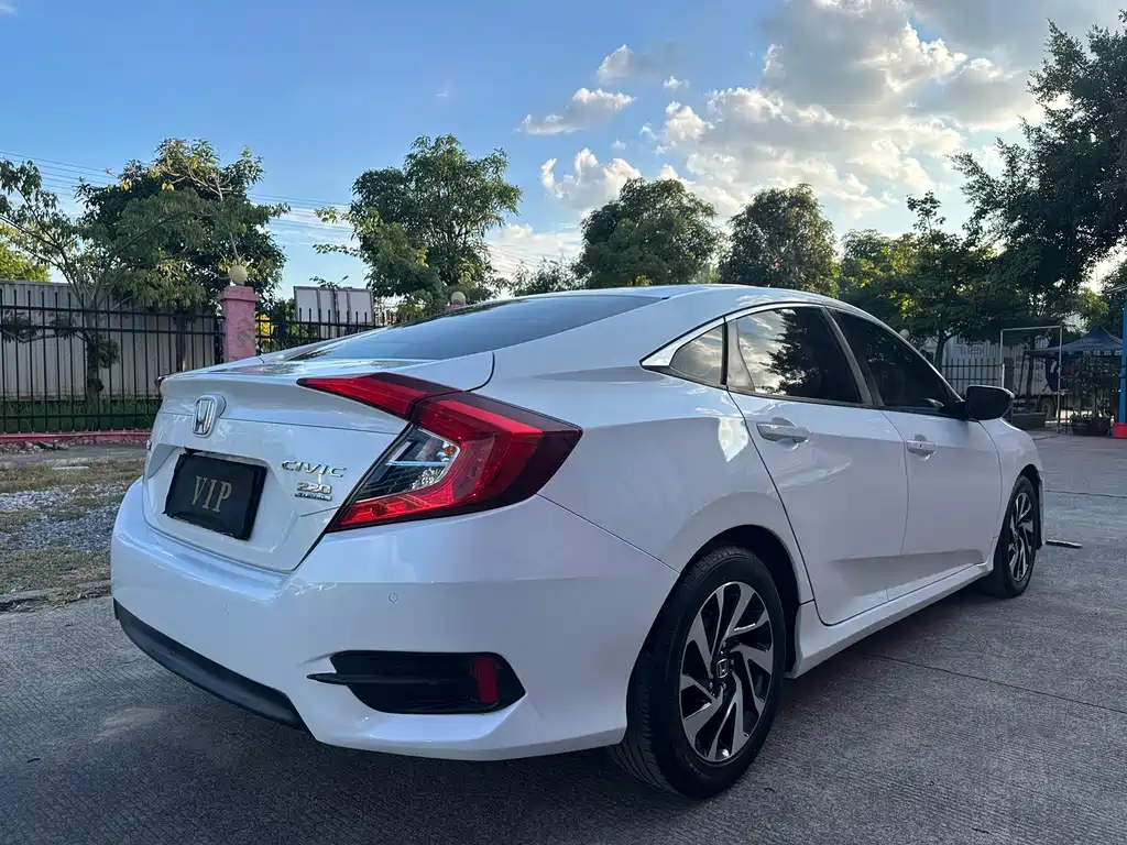 Honda Civic — фото 6
