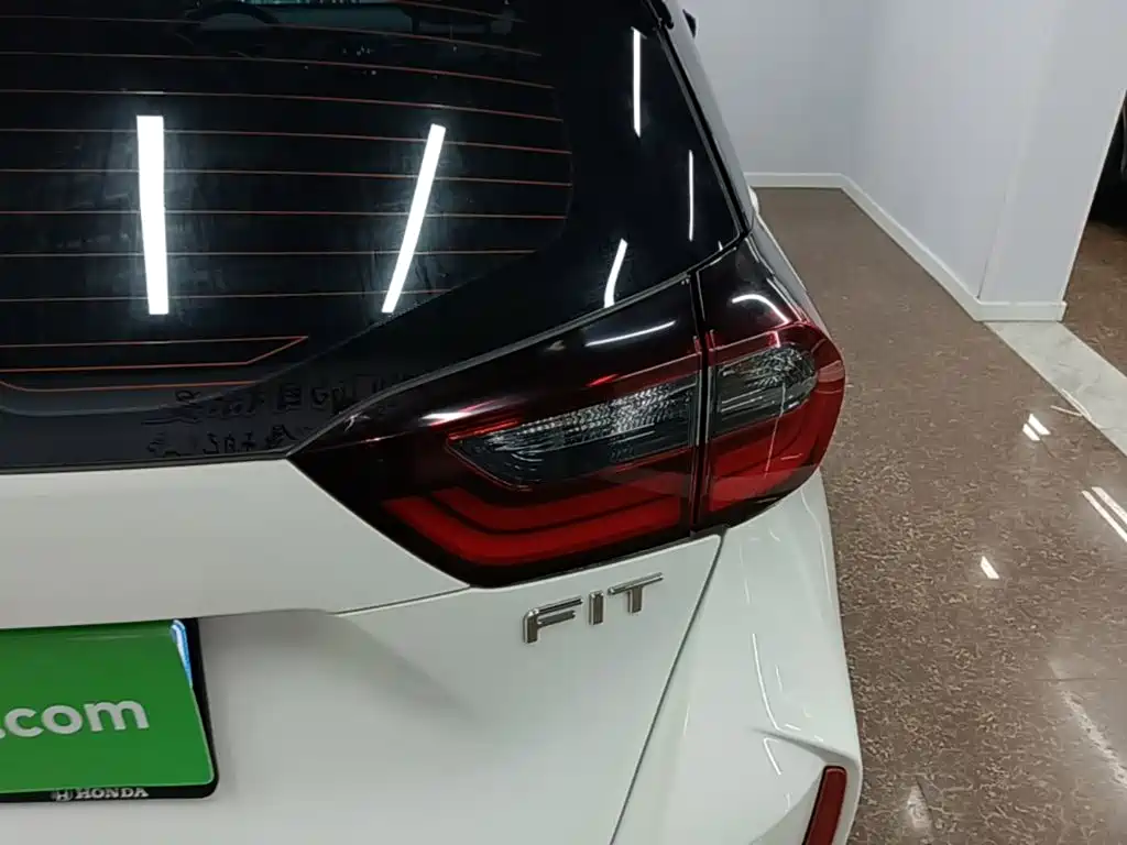 Honda Fit — фото 8