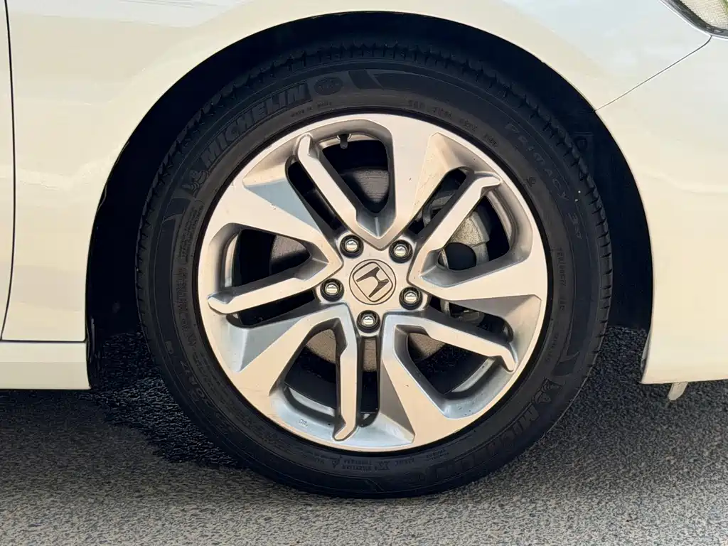 Honda Accord — фото 17