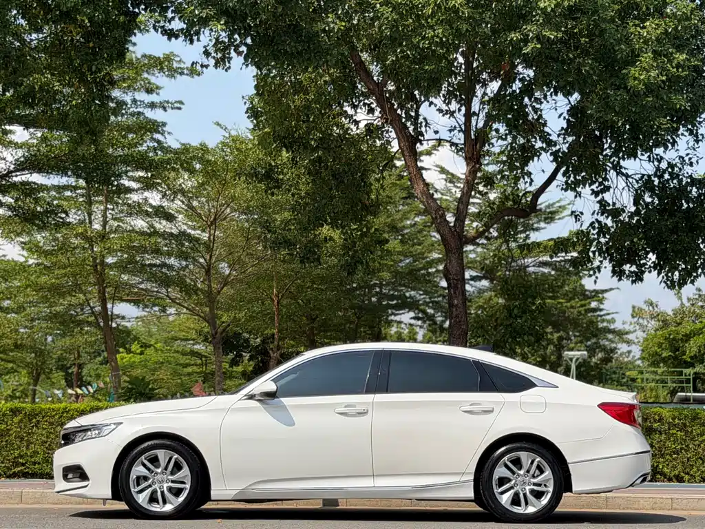 Honda Accord — фото 7