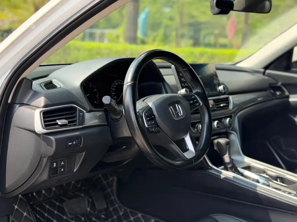 Honda Accord — фото 9
