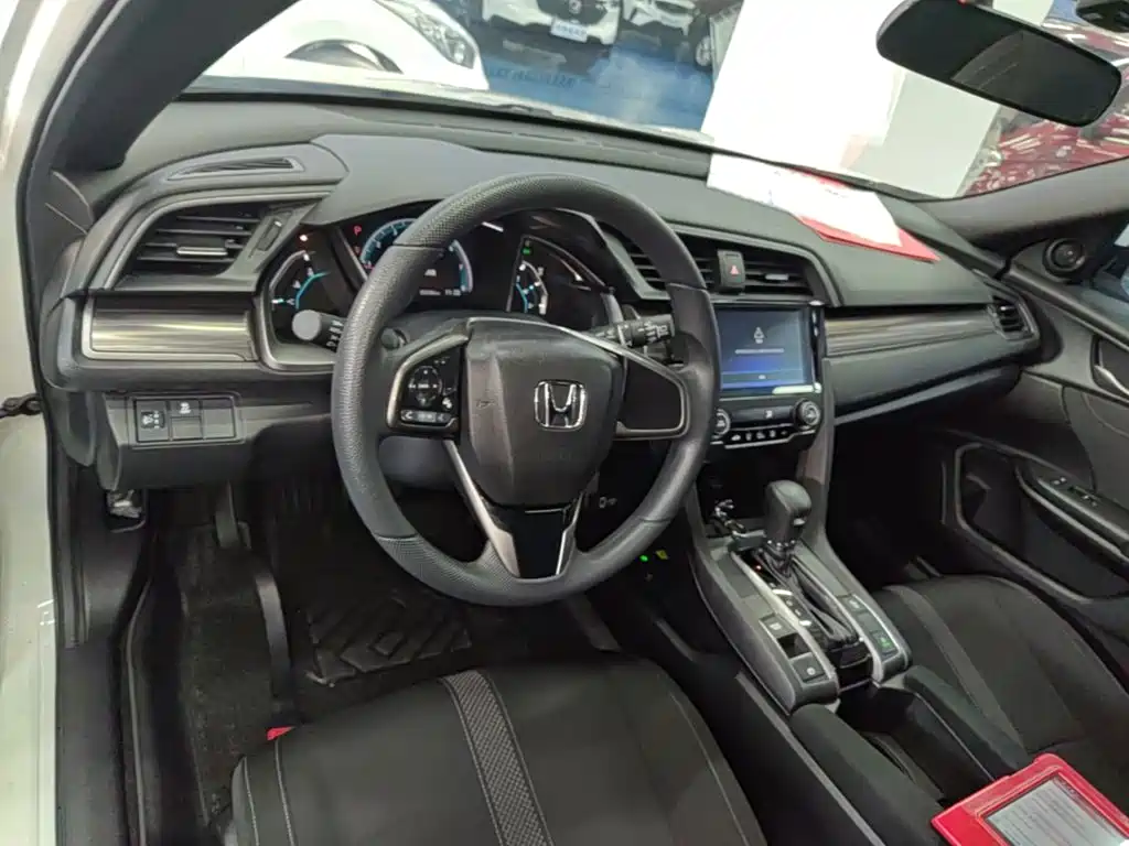 Honda Civic — фото 10