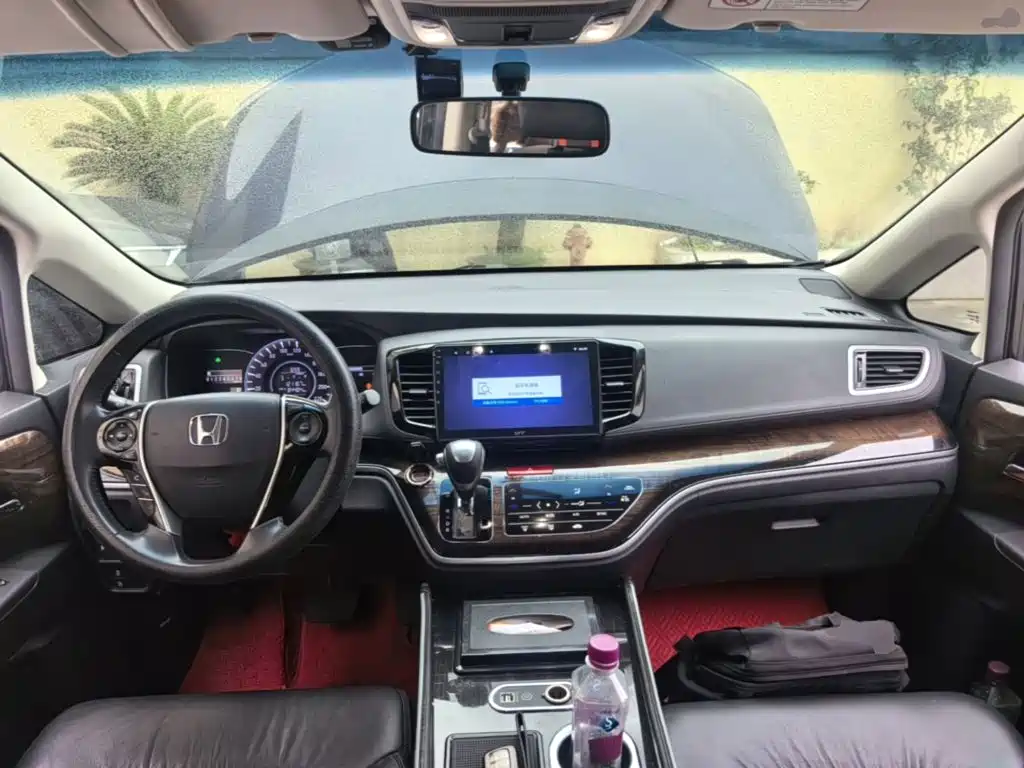 Honda Odyssey — фото 10