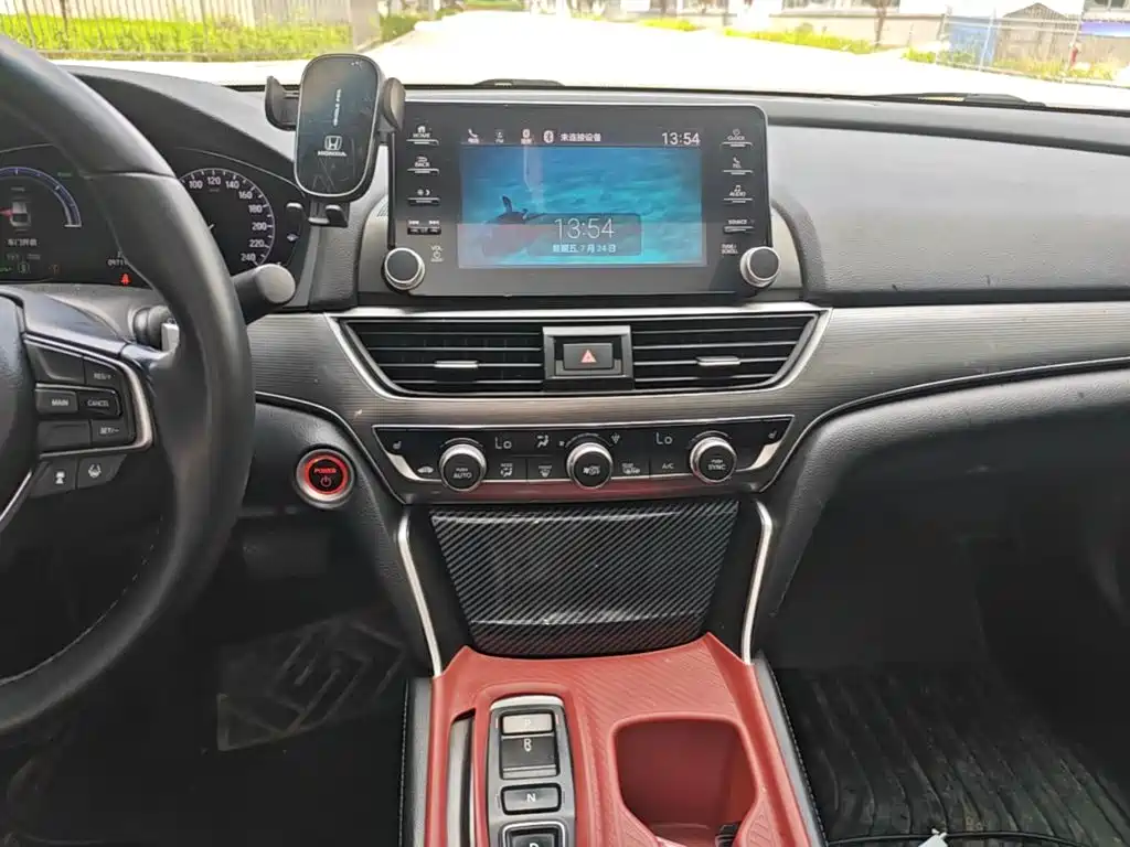 Honda Accord — фото 10