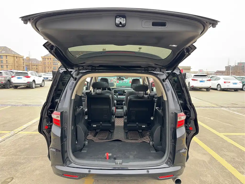 Honda Odyssey — фото 15