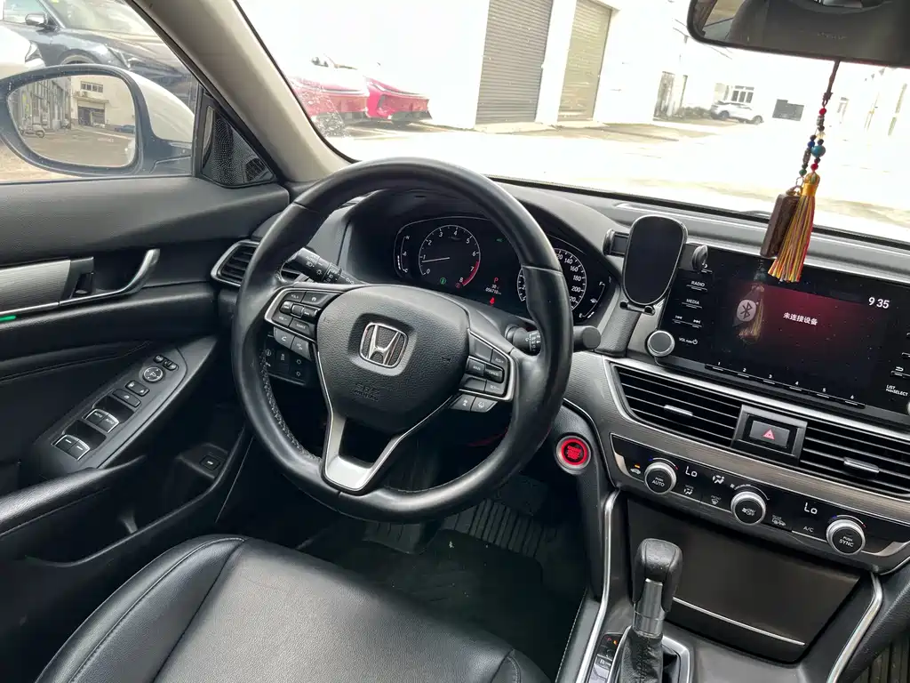 Honda Accord — фото 9