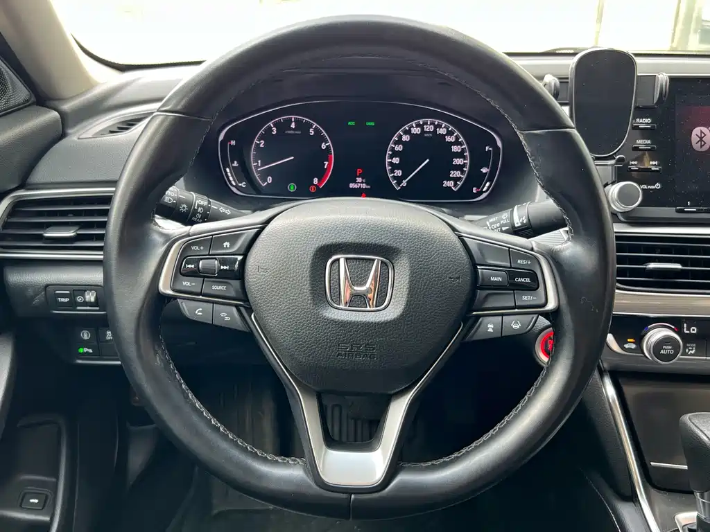 Honda Accord — фото 10