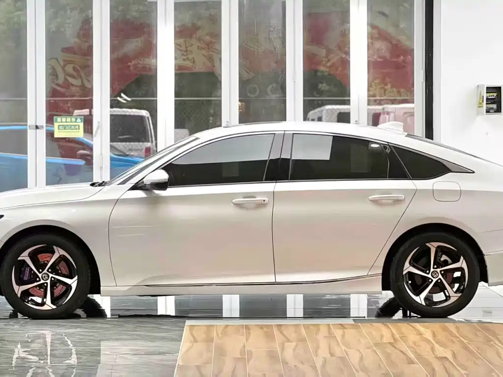 Honda Accord — фото 7
