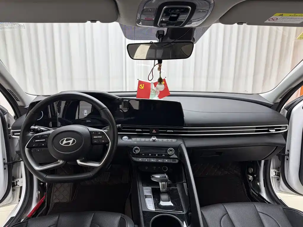 Hyundai Elantra — фото 6
