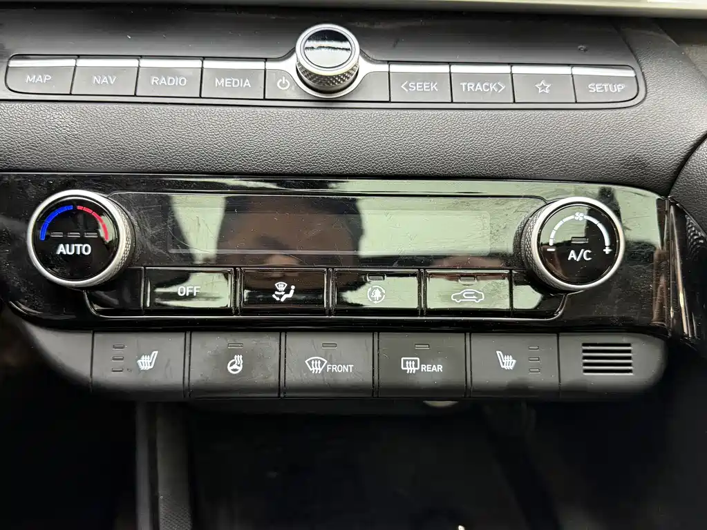 Hyundai Elantra — фото 8