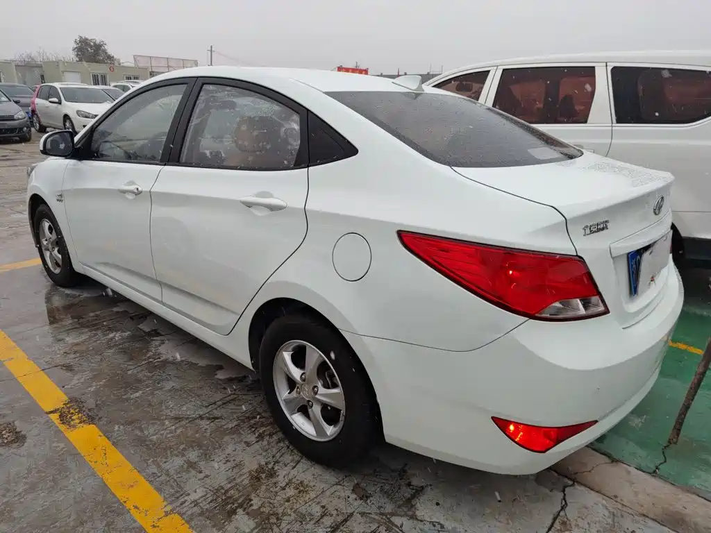 Hyundai Verna — фото 4