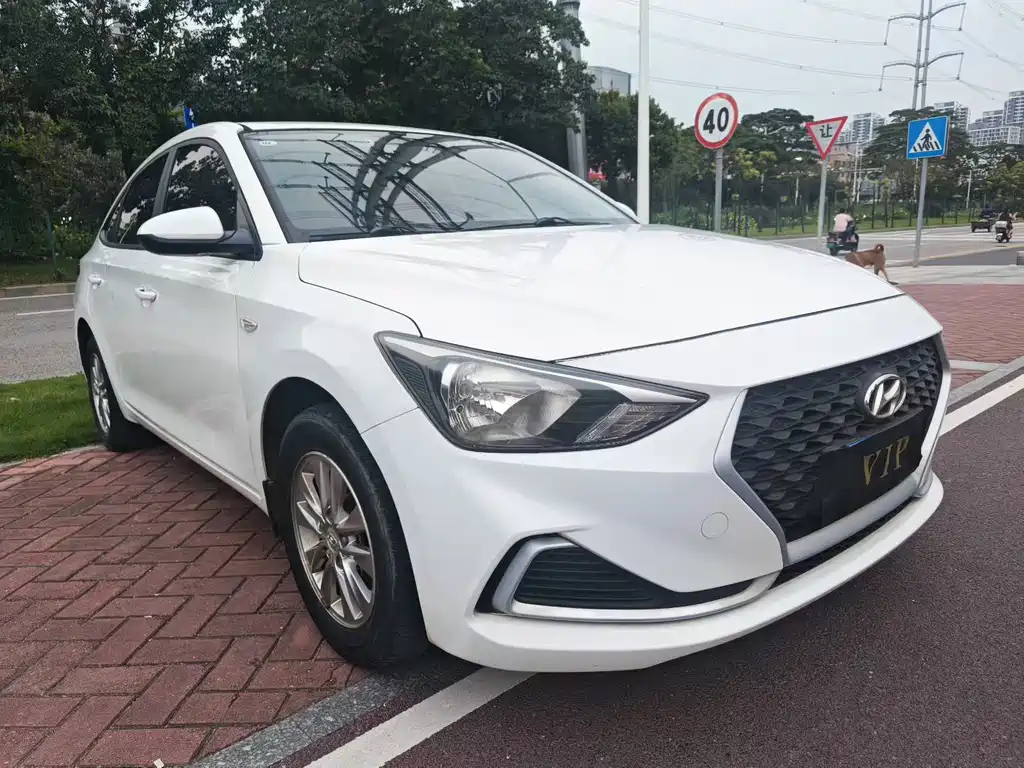 Hyundai Elantra — фото 3