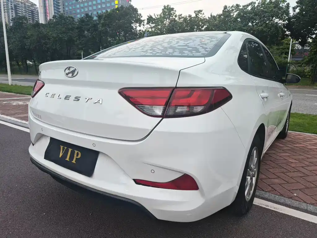 Hyundai Elantra — фото 7