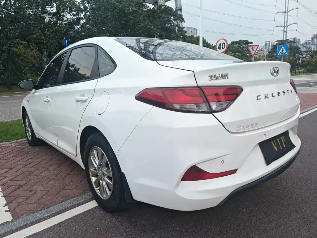 Hyundai Elantra — фото 9
