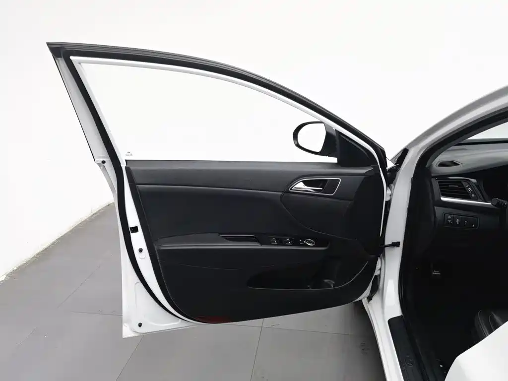 Hyundai Mistra — фото 8