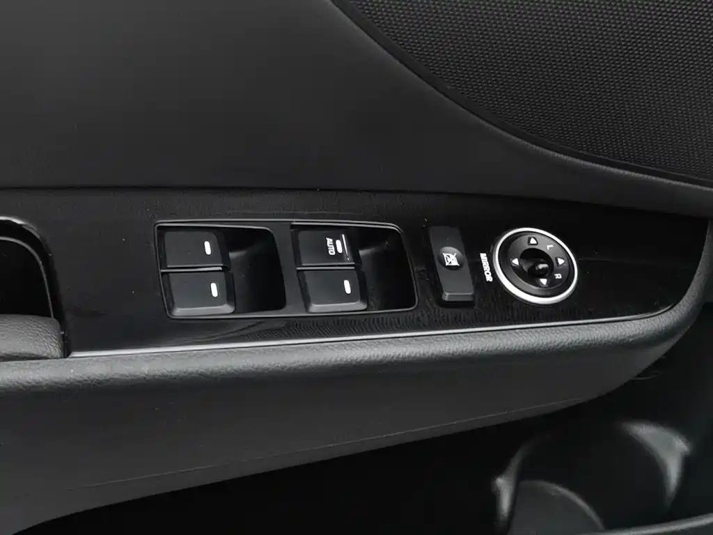 Hyundai Mistra — фото 9