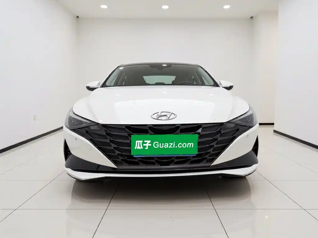 Hyundai Elantra — фото 2