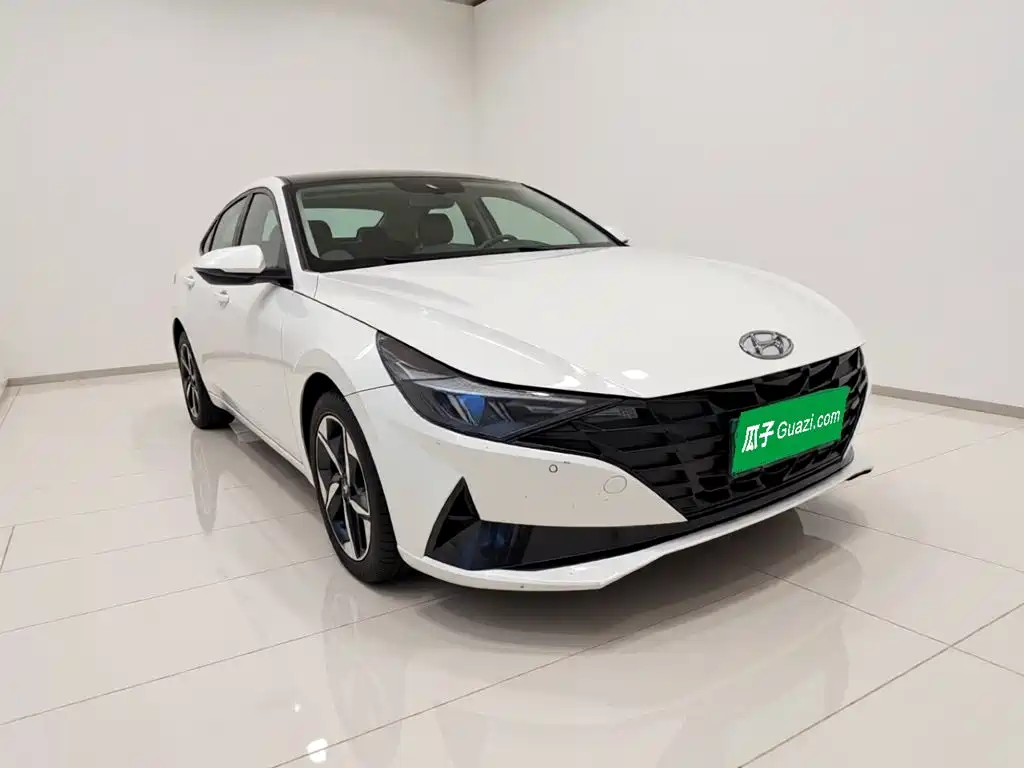Hyundai Elantra — фото 3