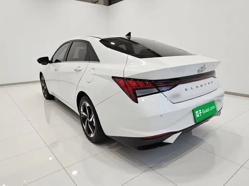 Hyundai Elantra — фото 4