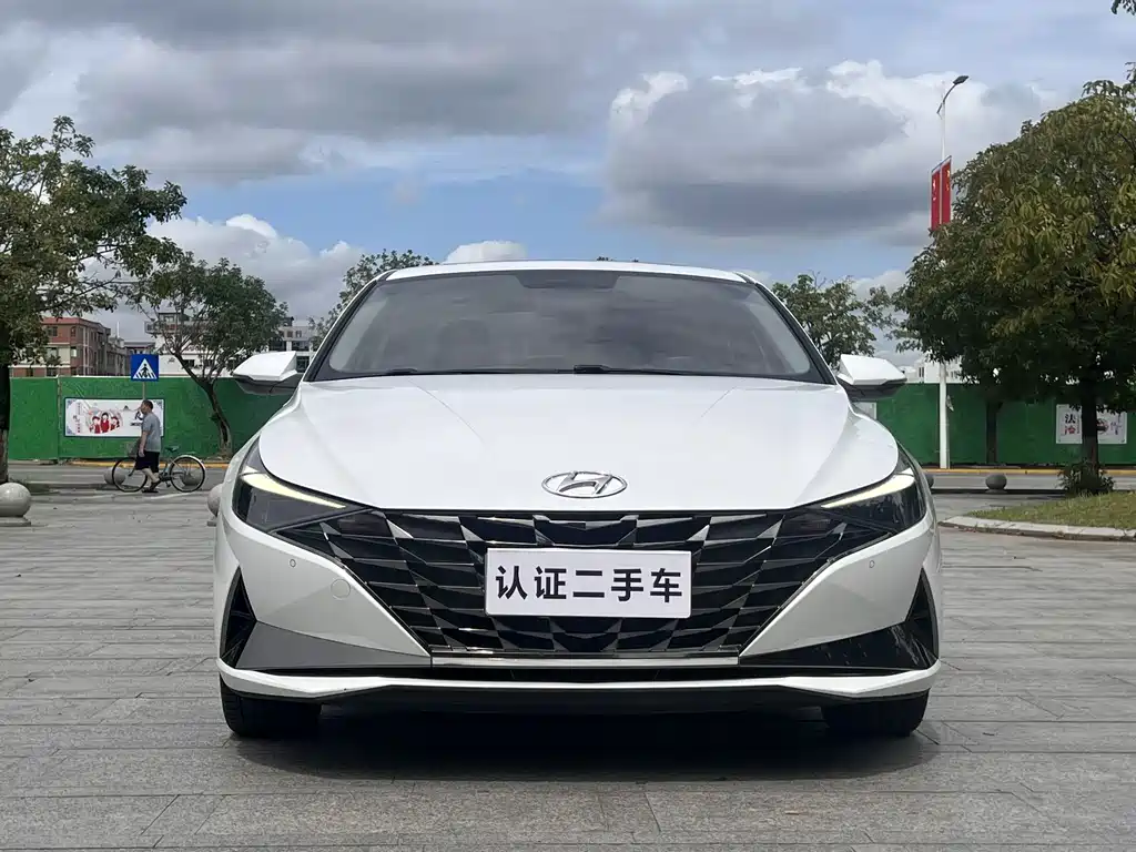 Hyundai Elantra — фото 2