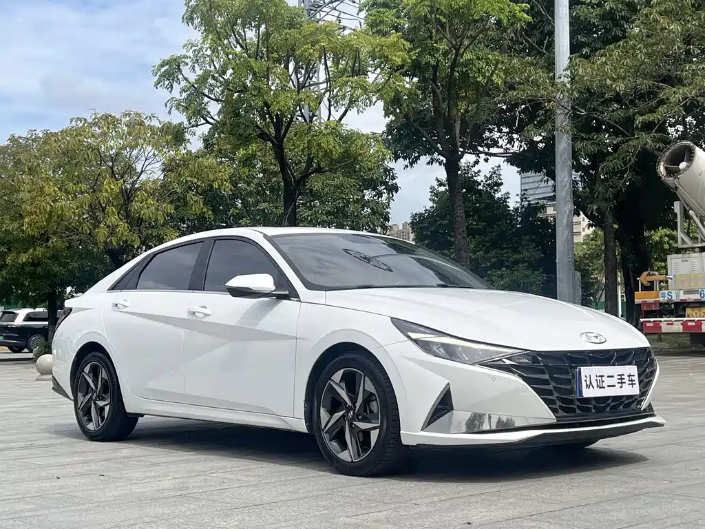 Hyundai Elantra — фото 3